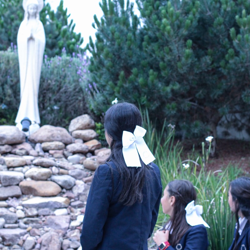 Alumnos de Everest Zacatecas usando cubrebocas